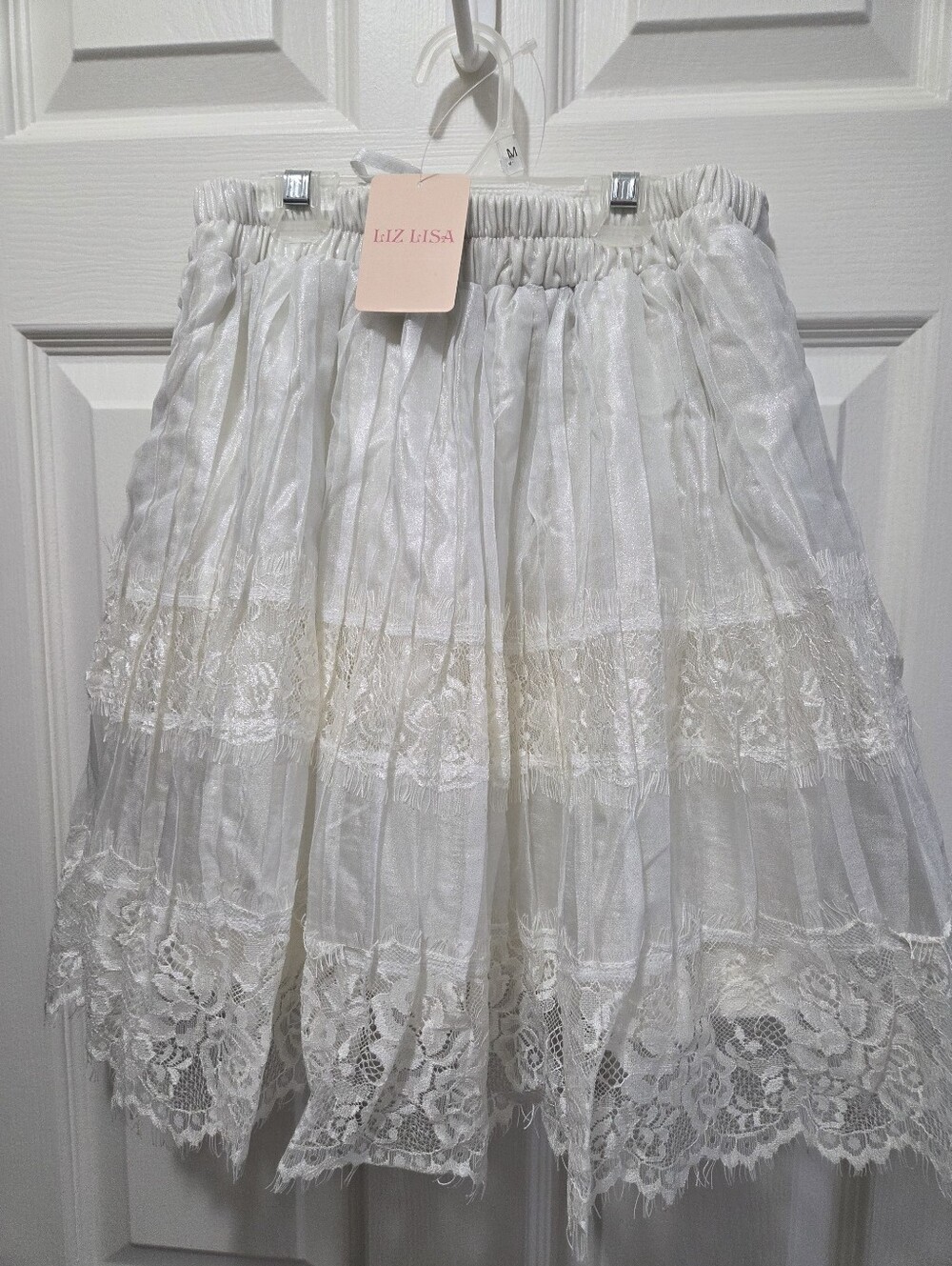 LIZ LISA Lamé Pleated Skirt - Picture 2 of 7